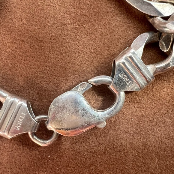 Heavy Silver 18” Figaro Chain - Picture 6 of 7